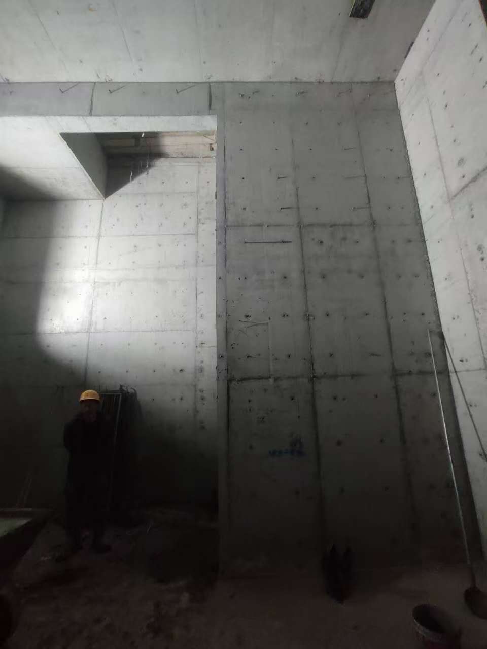 东区墙上开槽钢筋断了有影响吗
